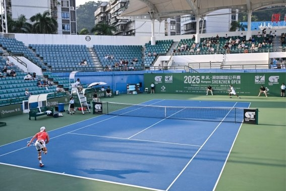 法国名将雅凯夺冠，中国新星周意深圳赛夺得亚军